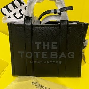 Marc jacobs Tote leather,Medium ,black,new with tags authentic.